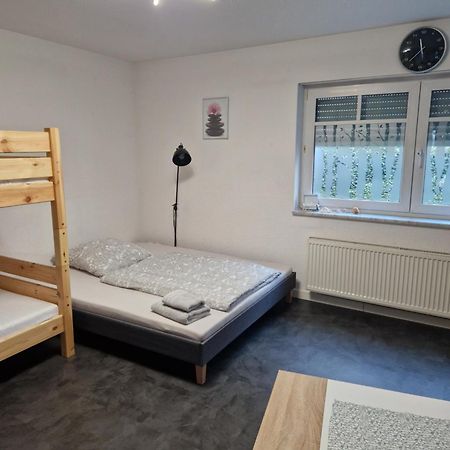 Souterrain-Wohnung Mit Kostenlosem Stellplatz 莱比锡 外观 照片