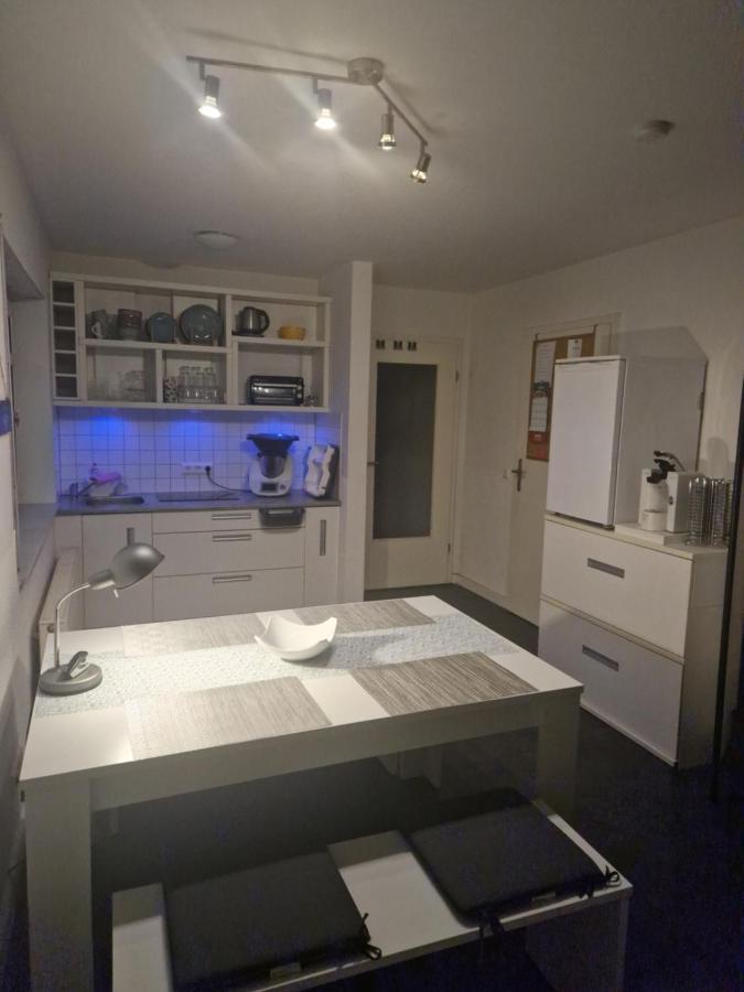 Souterrain-Wohnung Mit Kostenlosem Stellplatz 莱比锡 外观 照片