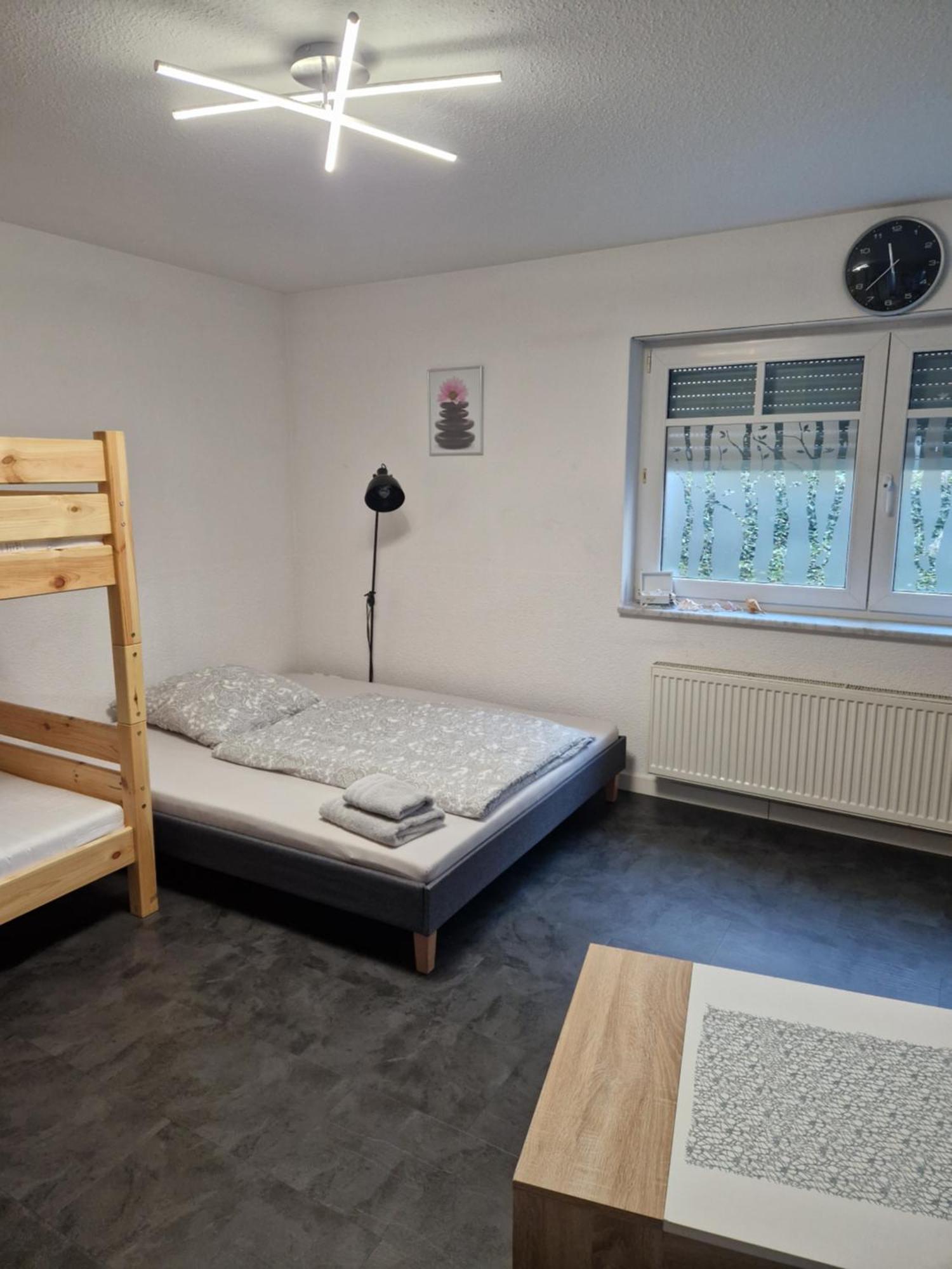 Souterrain-Wohnung Mit Kostenlosem Stellplatz 莱比锡 外观 照片